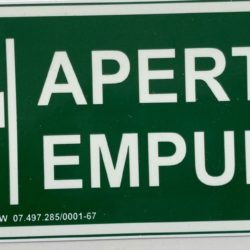 placa-fotoluminescente-aperte-e-empurre