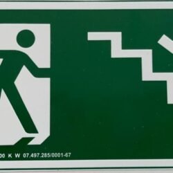 placa-fotoluminescente-escada-para-baixo-esquerda